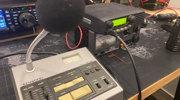 How to use Kenwood MC-85 on a Kenwood TM-271 VHF radio